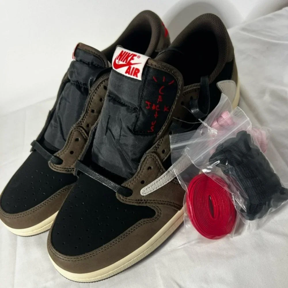 Jordan1 retro low OG SP - Picture 3 of 4